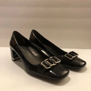 Franco Sarto Black Patent Leather Pumps “Flexor” w/ buckle detailing, Sz 8